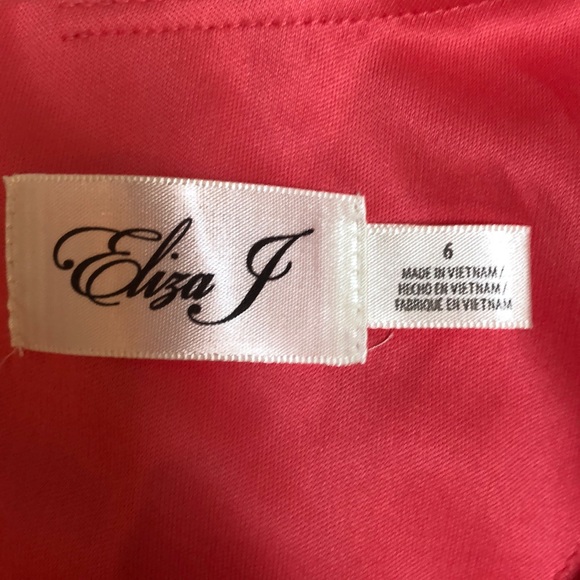 NWT Eliza J Knee Length coral/cream dress - size 6 - Picture 4 of 5